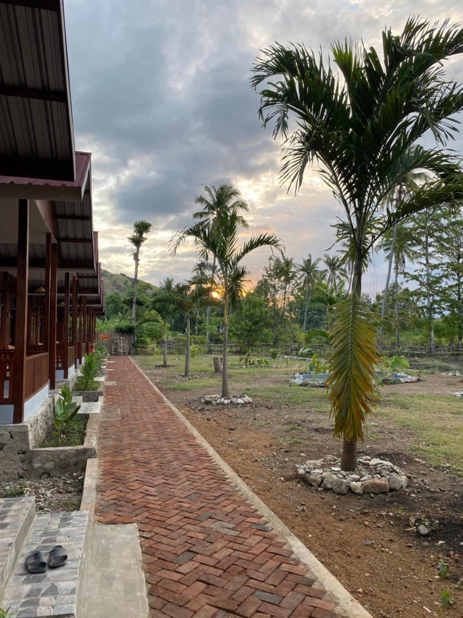 Nuna Bungalows Riung Esterno foto